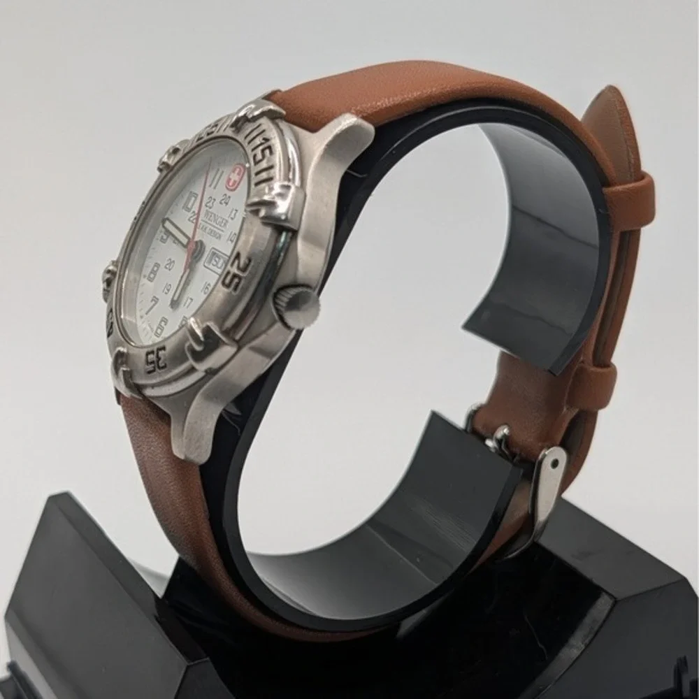 Wenger Swiss Army Field Watch White Dial Day Date Lume 100M‎ Leather Strap 33mm